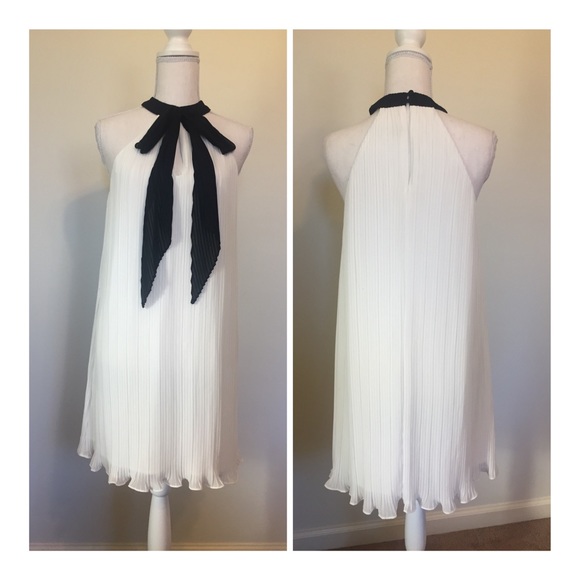 Gianni Bini Dresses & Skirts - Gianni Bini Bow Tie Halter Dream Weaver Mini